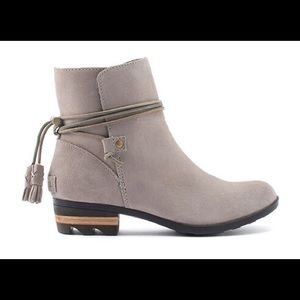 New SOREL Farah Short Boot, Size 7